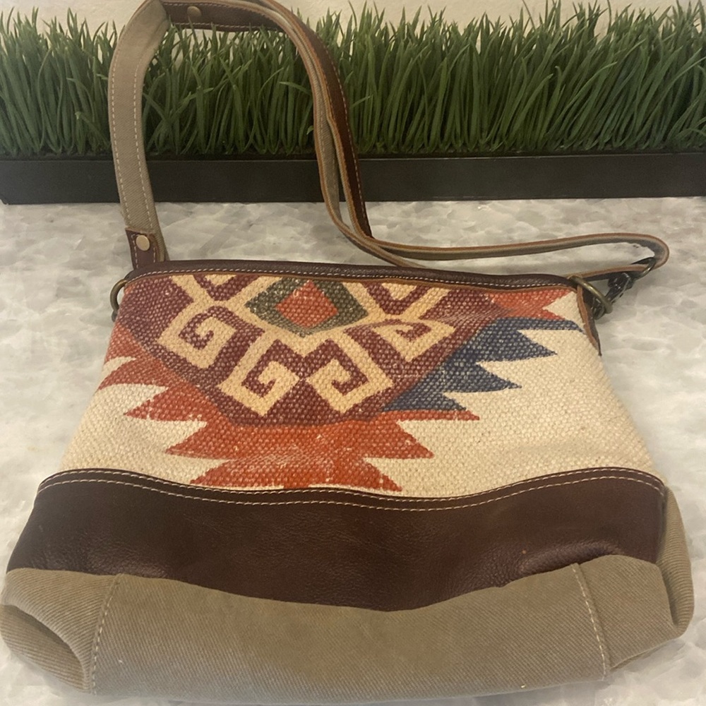 Myra Shoulder Bag